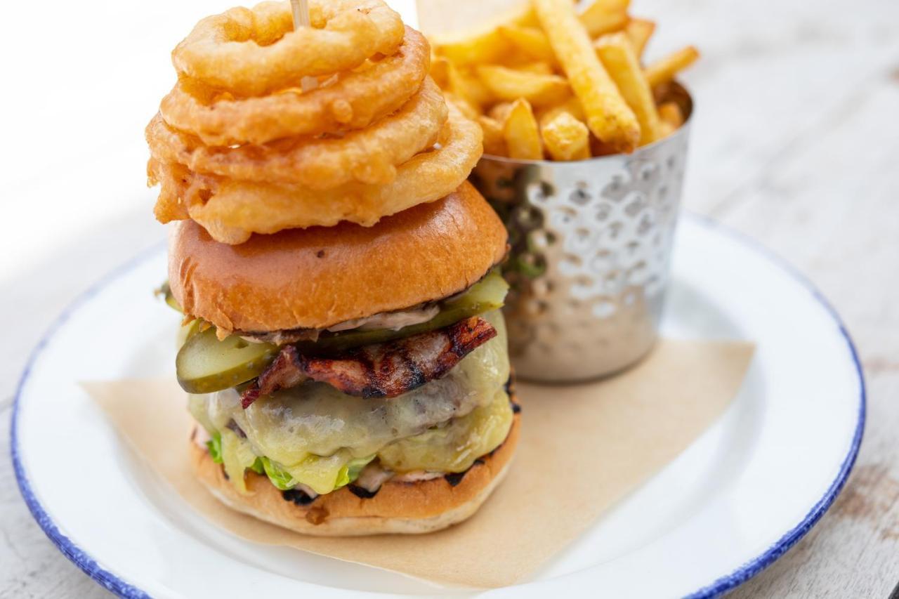 The George Hotel And Beach Club Yarmouth  Bagian luar foto