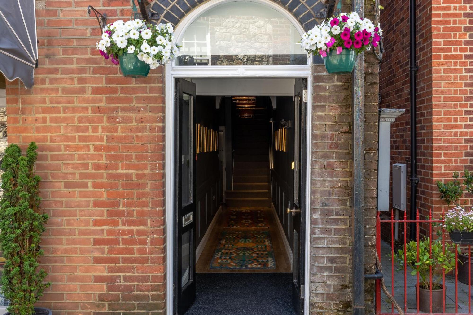 The George Hotel And Beach Club Yarmouth  Bagian luar foto
